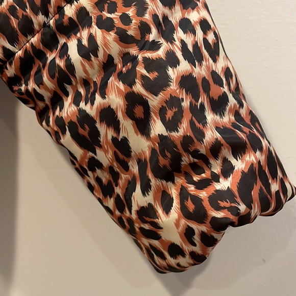 LEOPARD PUFFER JACKET - Picture 2 of 7